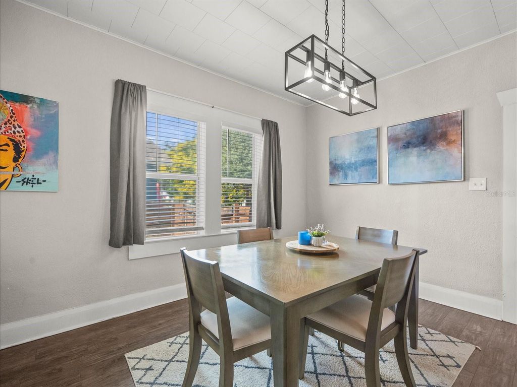 Image 16 of property listing at 1009 E CURTIS STREET, Tampa, FL 33603