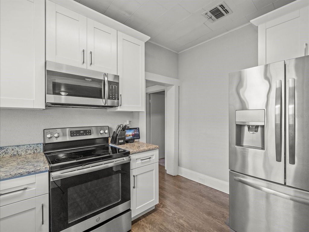 Image 24 of property listing at 1009 E CURTIS STREET, Tampa, FL 33603