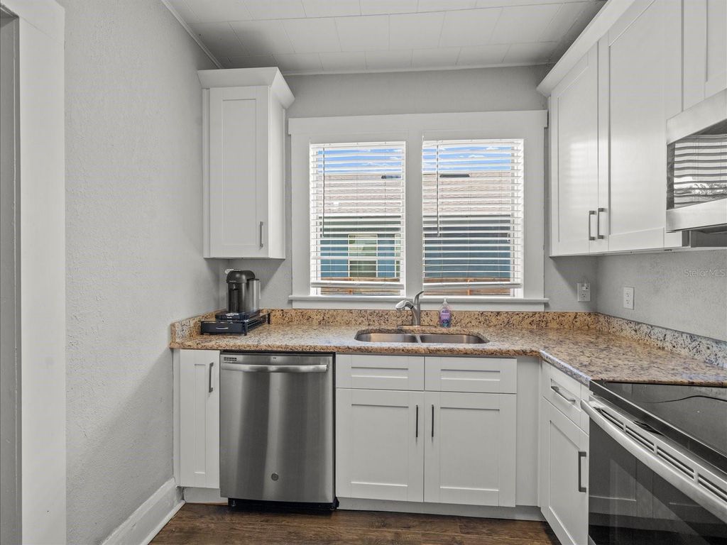 Image 25 of property listing at 1009 E CURTIS STREET, Tampa, FL 33603