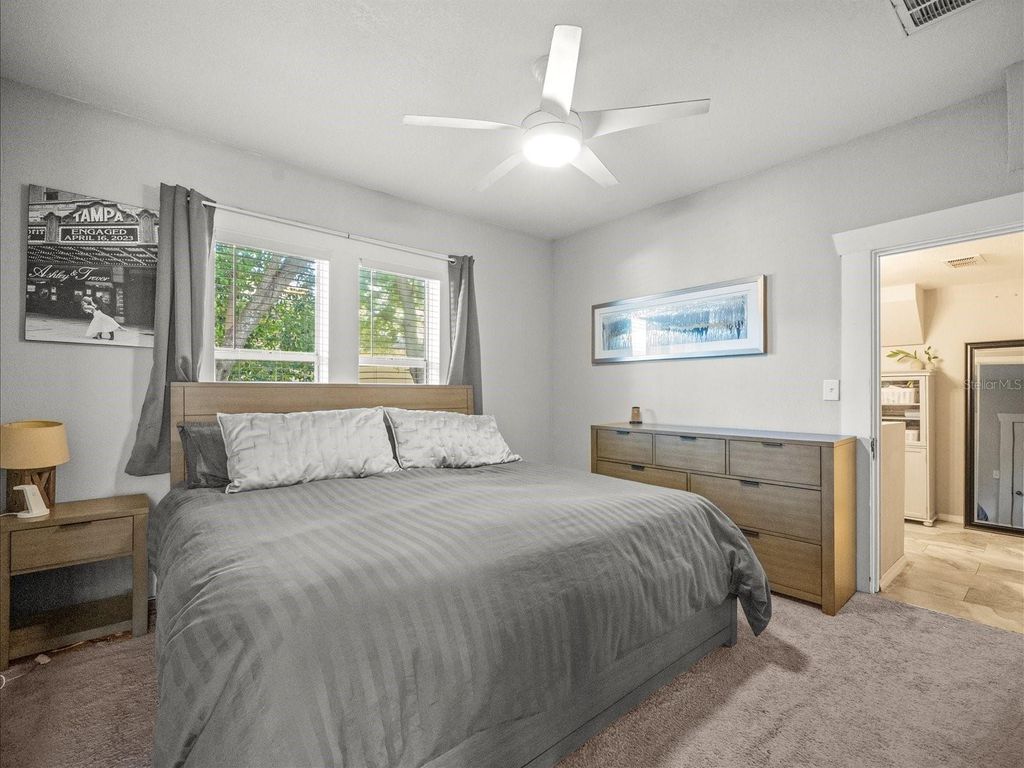 Image 30 of property listing at 1009 E CURTIS STREET, Tampa, FL 33603