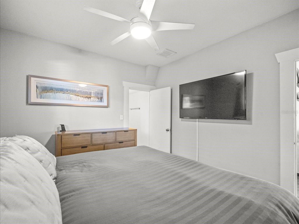 Image 31 of property listing at 1009 E CURTIS STREET, Tampa, FL 33603