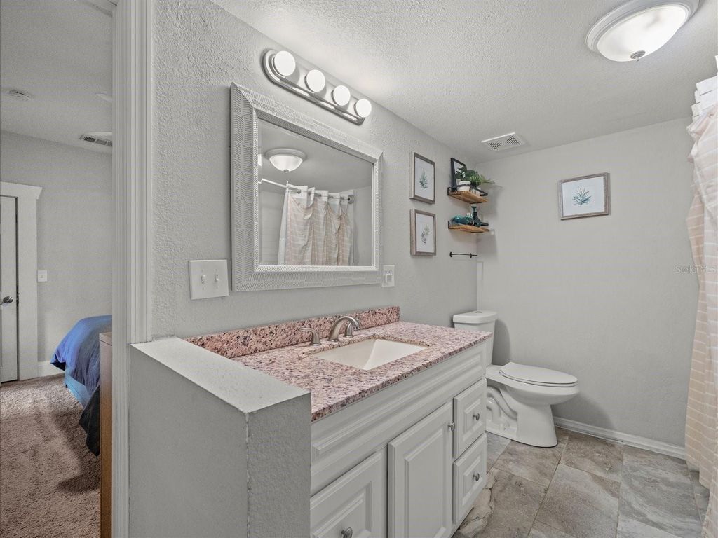 Image 33 of property listing at 1009 E CURTIS STREET, Tampa, FL 33603