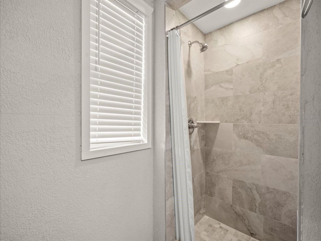 Image 38 of property listing at 1009 E CURTIS STREET, Tampa, FL 33603