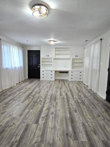 6101 W 82nd Place, Burbank, IL 60459