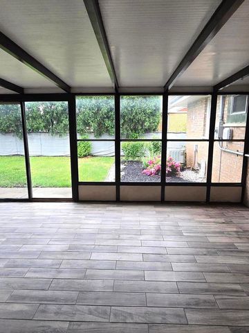 6101 W 82nd Place, Burbank, IL 60459