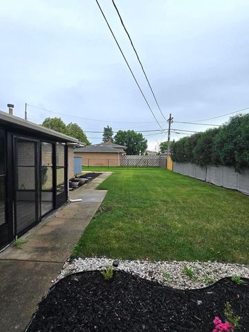 6101 W 82nd Place, Burbank, IL 60459