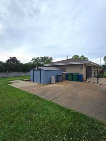 6101 W 82nd Place, Burbank, IL 60459