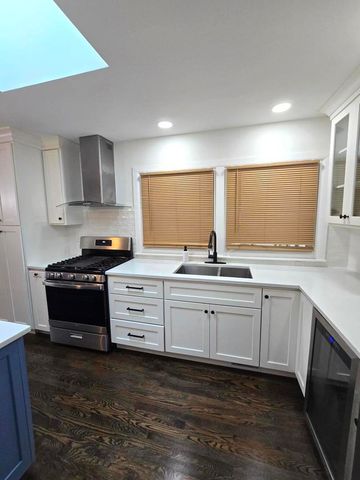 6101 W 82nd Place, Burbank, IL 60459