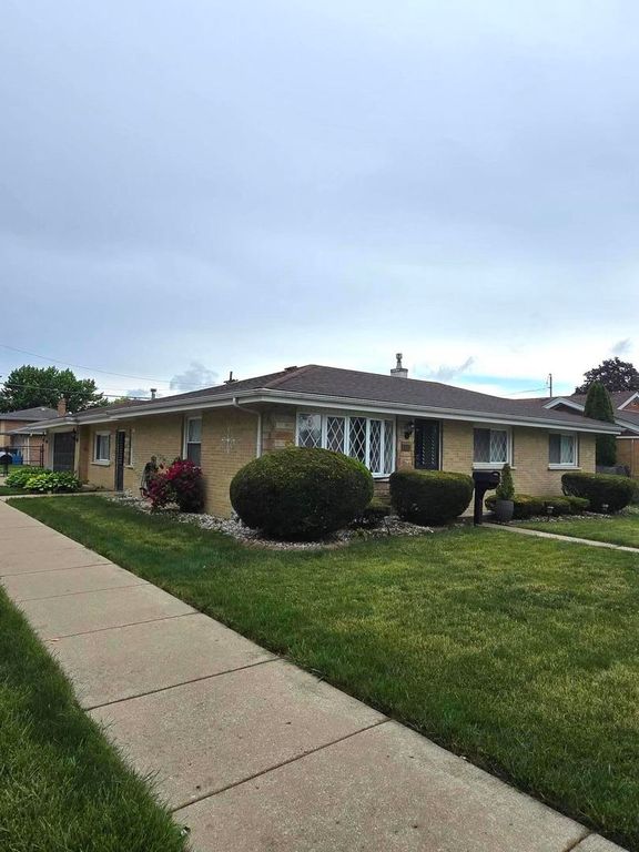 6101 W 82nd Place, Burbank, IL 60459