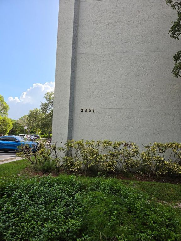 2401 RIVERSIDE Drive 306-B, Coral Springs, FL 33065