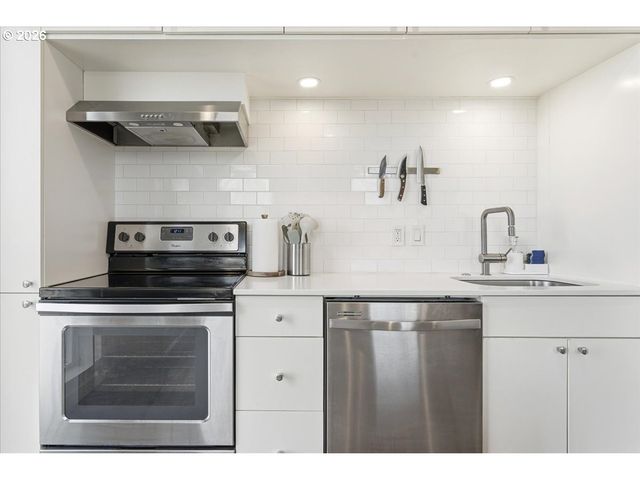 1480 N JARRETT St 204, Portland, OR 97217