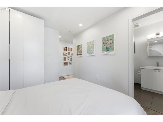 1480 N JARRETT St 204, Portland, OR 97217