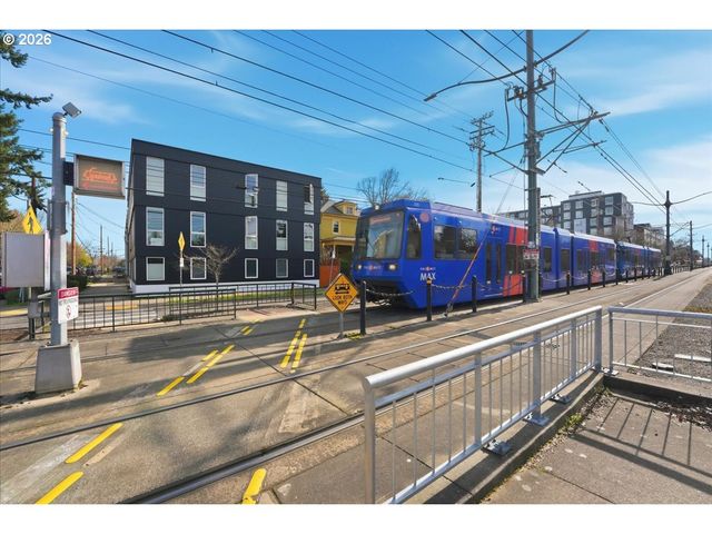 1480 N JARRETT St 204, Portland, OR 97217