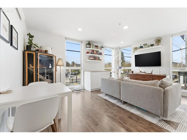 1480 N JARRETT St 204, Portland, OR 97217