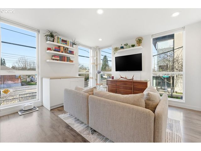 1480 N JARRETT St 204, Portland, OR 97217