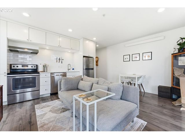 1480 N JARRETT St 204, Portland, OR 97217