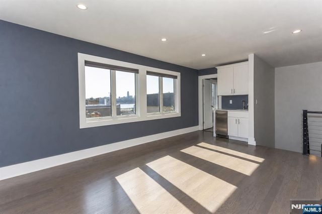 38 Hilliard Avenue 1, Edgewater, NJ 07020