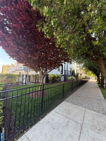 38 Hilliard Avenue 1, Edgewater, NJ 07020