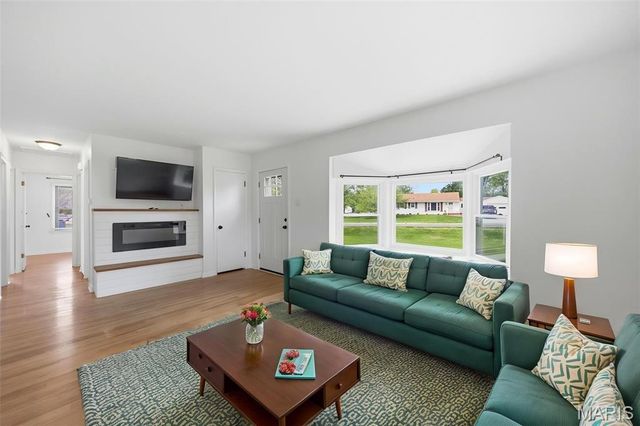 218 Robin Hill Lane, St Louis, MO 63021