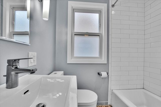 7246 W FITCH Avenue, Chicago, IL 60631