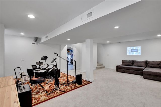 7246 W FITCH Avenue, Chicago, IL 60631