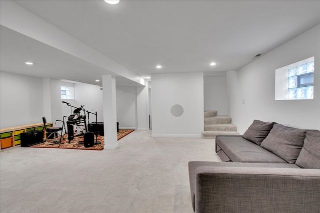 7246 W FITCH Avenue, Chicago, IL 60631