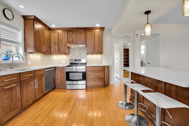 7246 W FITCH Avenue, Chicago, IL 60631