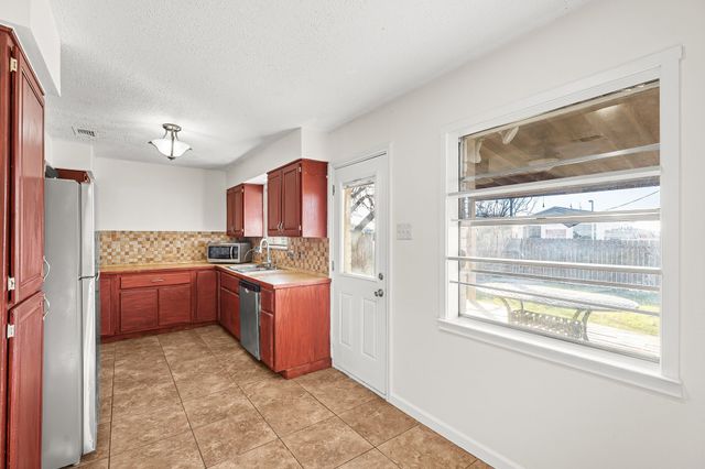 2832 Laramie Street, Irving, TX 75062