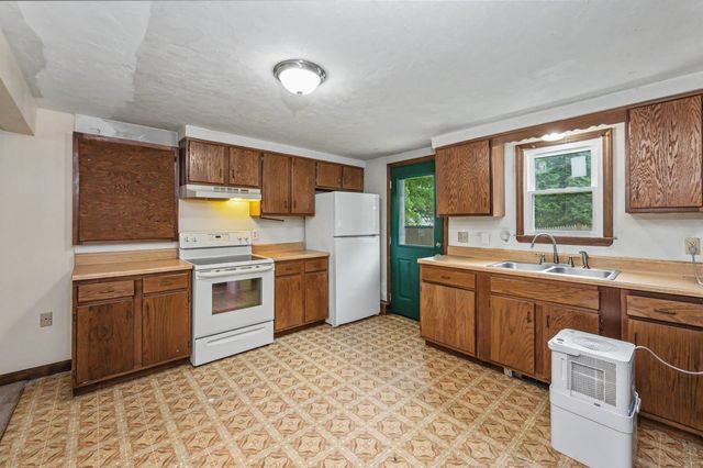 5 Estate Drive, Manchester, NH 03104