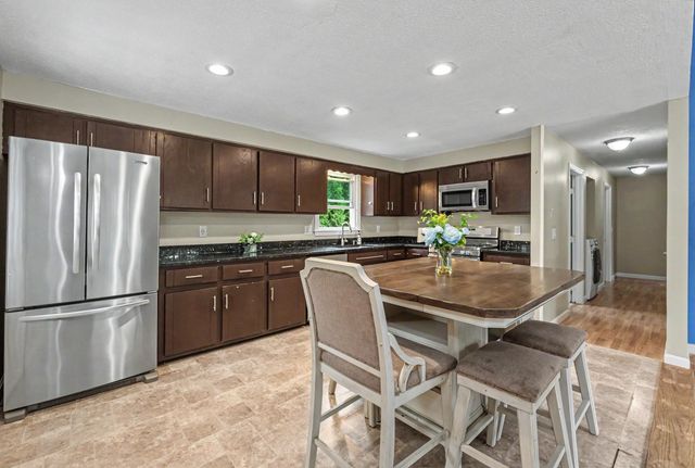 5 Estate Drive, Manchester, NH 03104