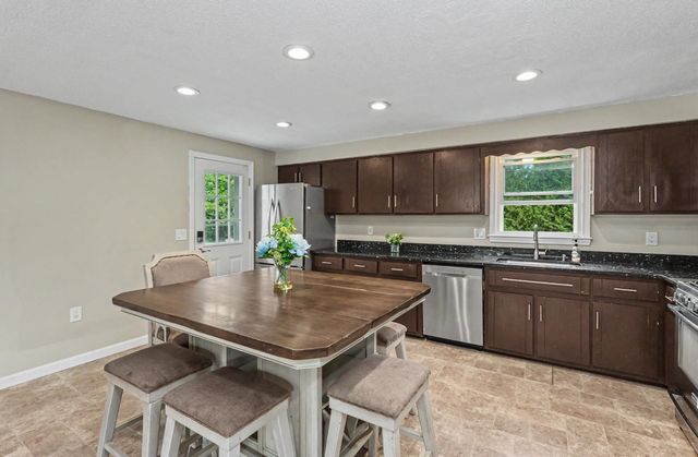 5 Estate Drive, Manchester, NH 03104