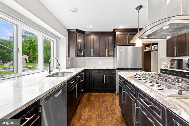 970 BORTONS LANDING RD, Moorestown, NJ 08057