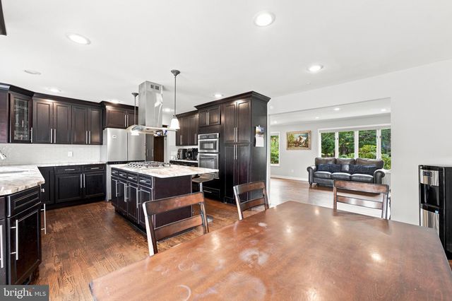 970 BORTONS LANDING RD, Moorestown, NJ 08057