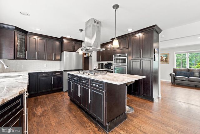 970 BORTONS LANDING RD, Moorestown, NJ 08057