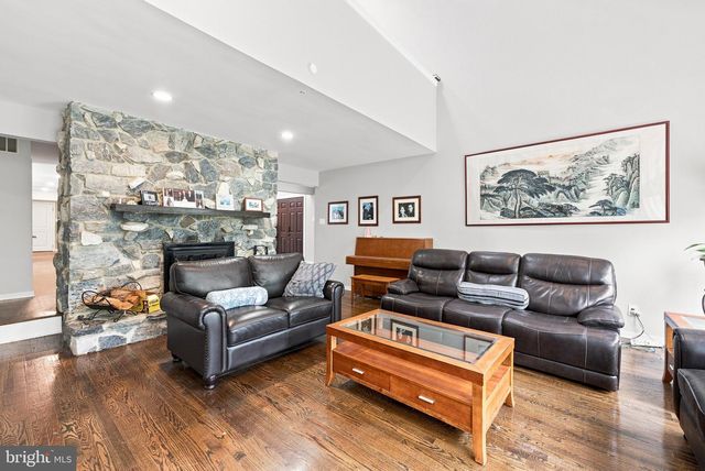 970 BORTONS LANDING RD, Moorestown, NJ 08057