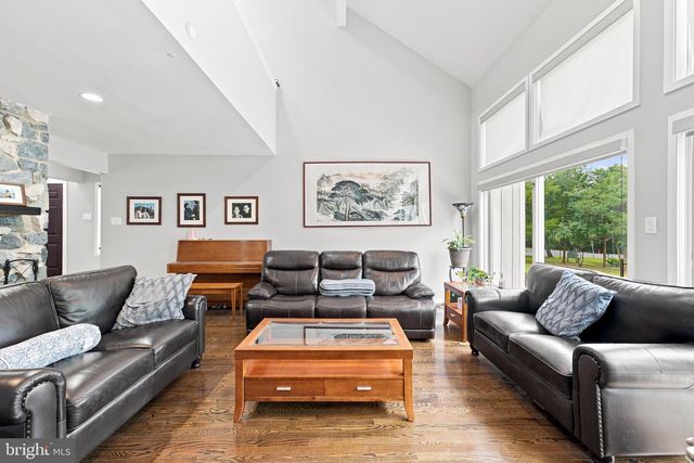 970 BORTONS LANDING RD, Moorestown, NJ 08057