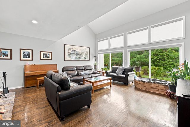 970 BORTONS LANDING RD, Moorestown, NJ 08057