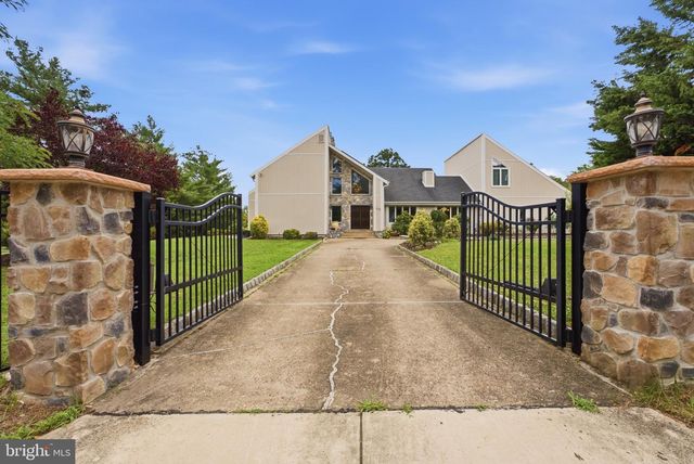 970 BORTONS LANDING RD, Moorestown, NJ 08057