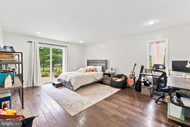 970 BORTONS LANDING RD, Moorestown, NJ 08057