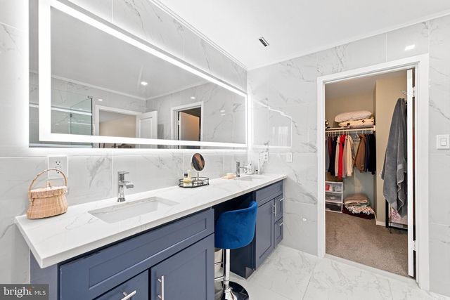 970 BORTONS LANDING RD, Moorestown, NJ 08057