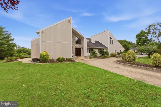 970 BORTONS LANDING RD, Moorestown, NJ 08057