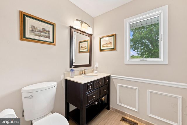 970 BORTONS LANDING RD, Moorestown, NJ 08057