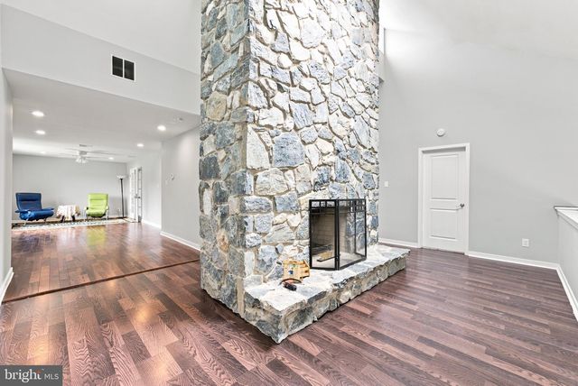 970 BORTONS LANDING RD, Moorestown, NJ 08057