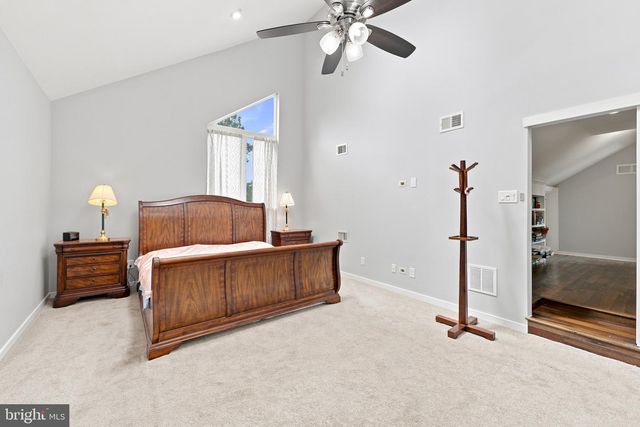 970 BORTONS LANDING RD, Moorestown, NJ 08057