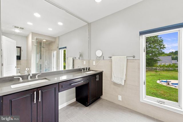 970 BORTONS LANDING RD, Moorestown, NJ 08057