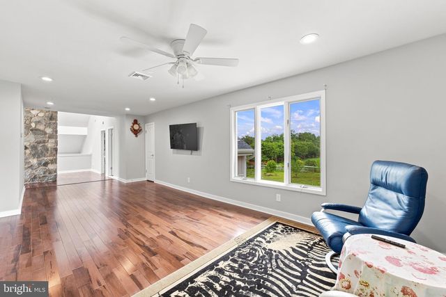 970 BORTONS LANDING RD, Moorestown, NJ 08057