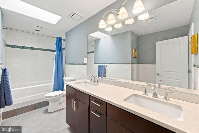 970 BORTONS LANDING RD, Moorestown, NJ 08057