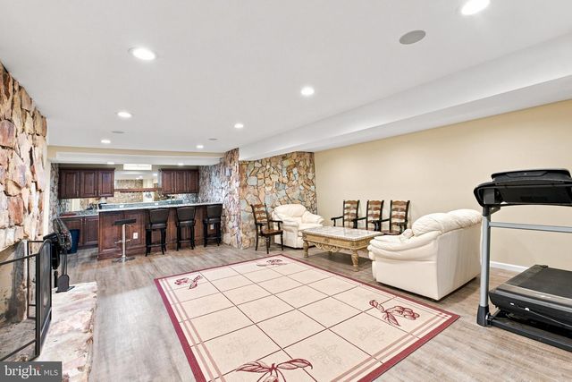 970 BORTONS LANDING RD, Moorestown, NJ 08057