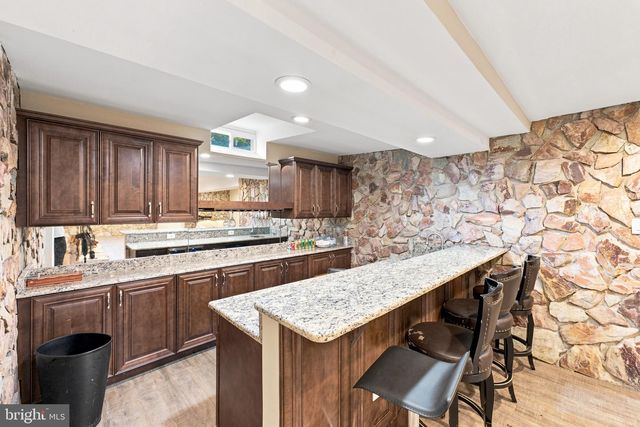 970 BORTONS LANDING RD, Moorestown, NJ 08057