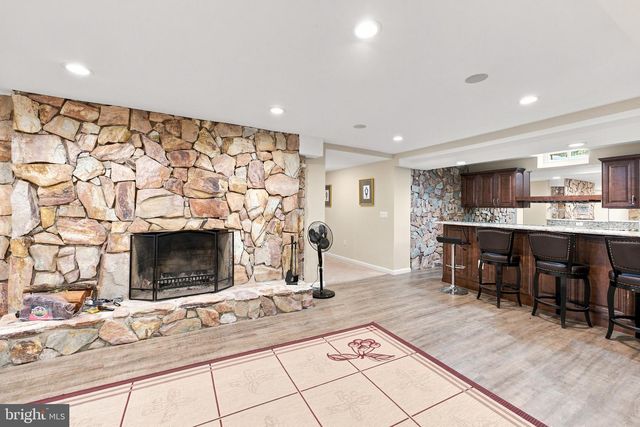 970 BORTONS LANDING RD, Moorestown, NJ 08057